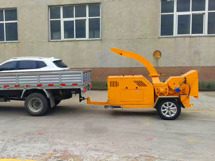 可以拖掛移動(dòng)的碎枝機(jī)